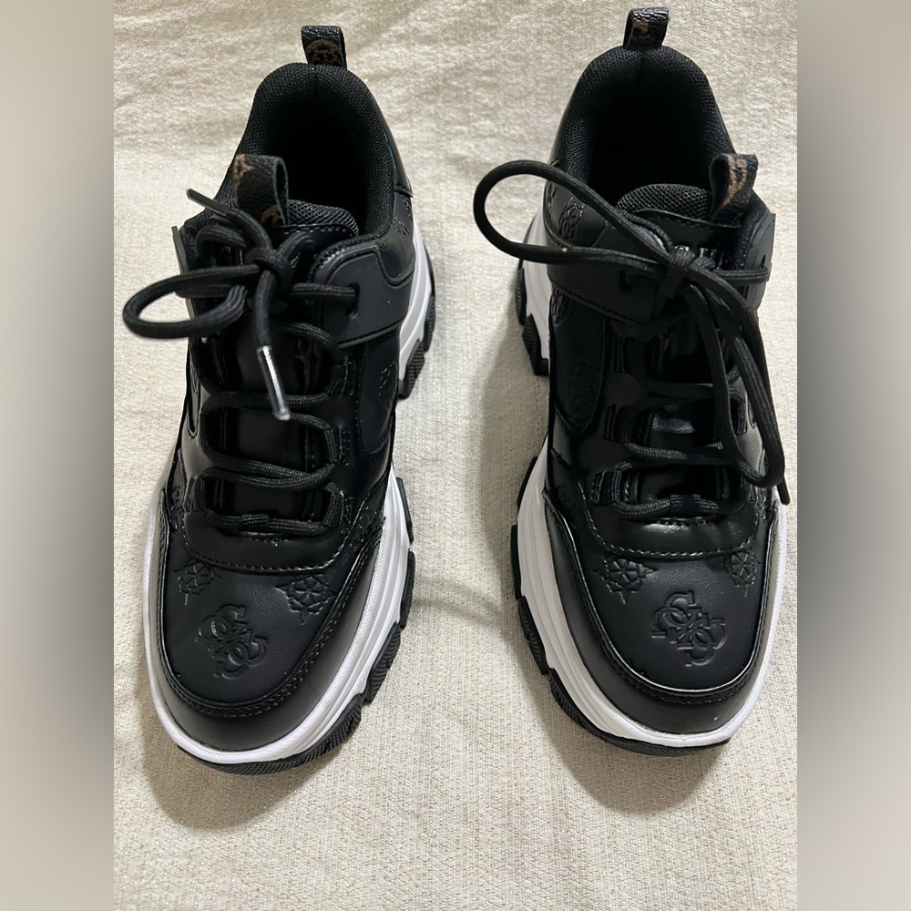 NEW Guess Busin Black & White Sneakers Chunky 2" Soles Lace Up Womens Size5.5